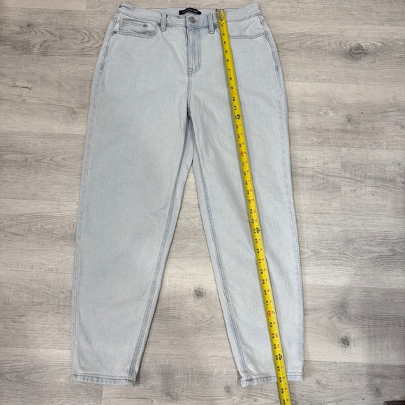 Calvin Klein Women's Light Blue High Rise Mom Denim Jeans 30 / Inseam 27in - Picture 6 of 17